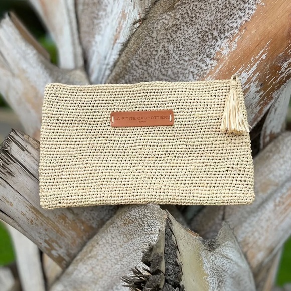 Sezane Handbags - NEW Raffia woven clutch from La P’tite Cachottière Parisian Brand